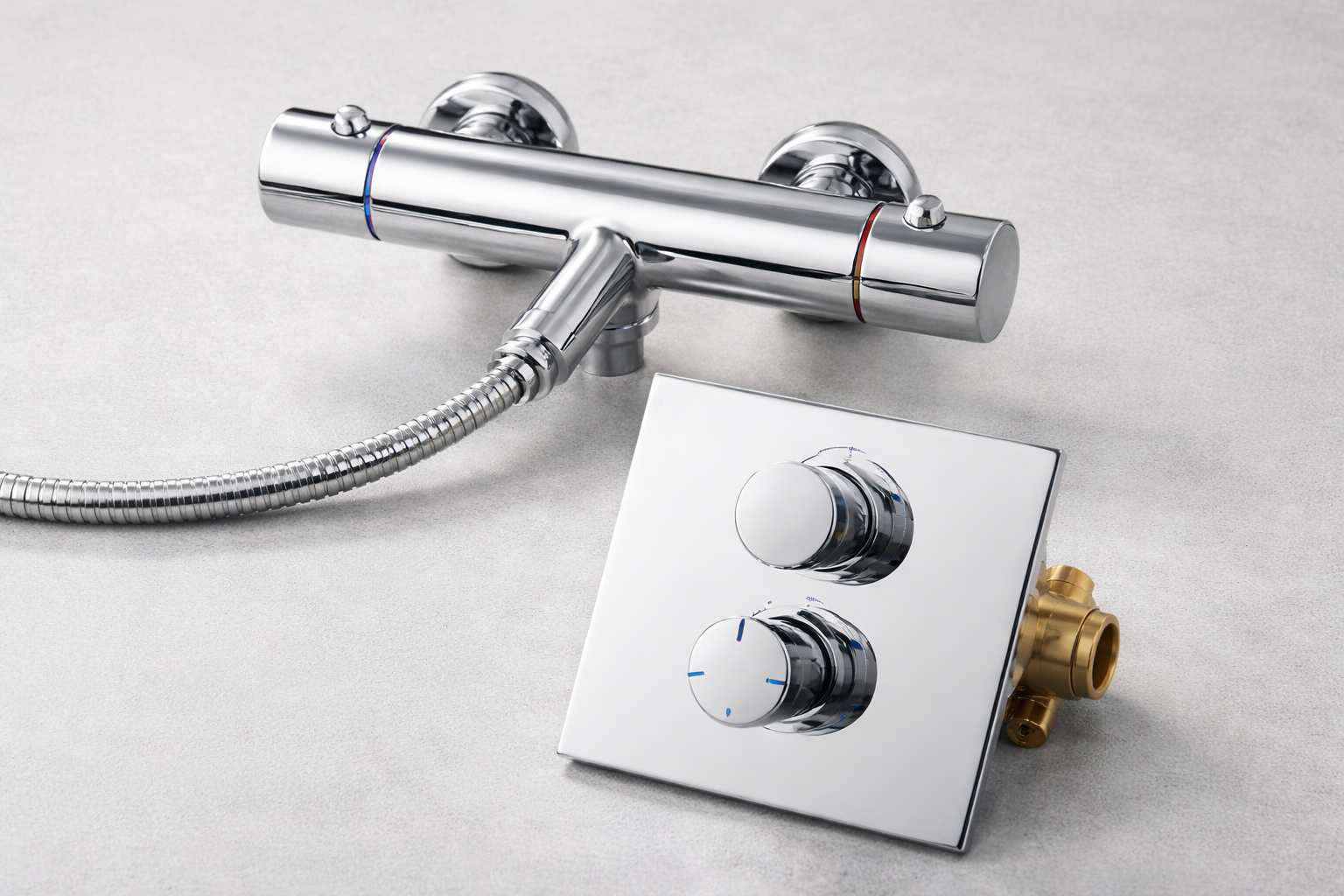 Dve baterije za tus, ugradna i zidna